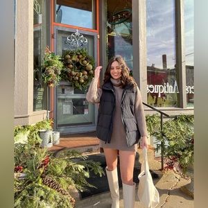 PUFFER VEST, zip closure, 2 front pockets, drawstring adjuster at bottom